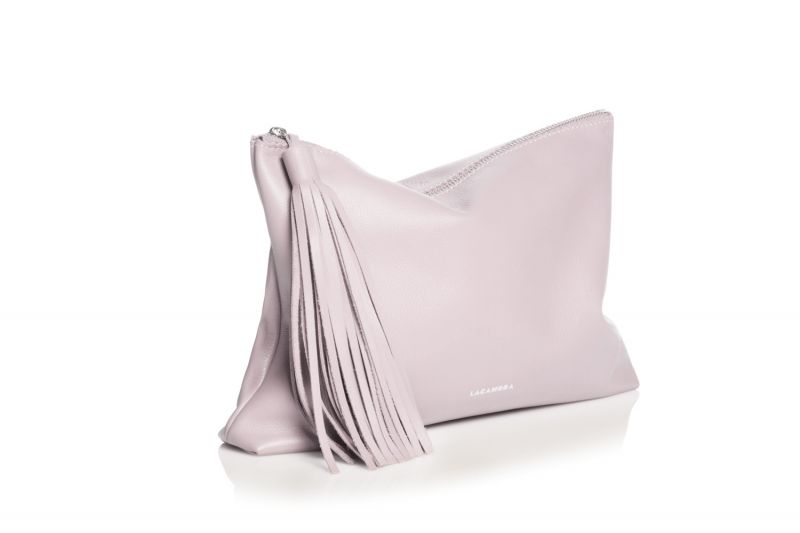 Bolso piel rosa palo clutch con borla Lacambra